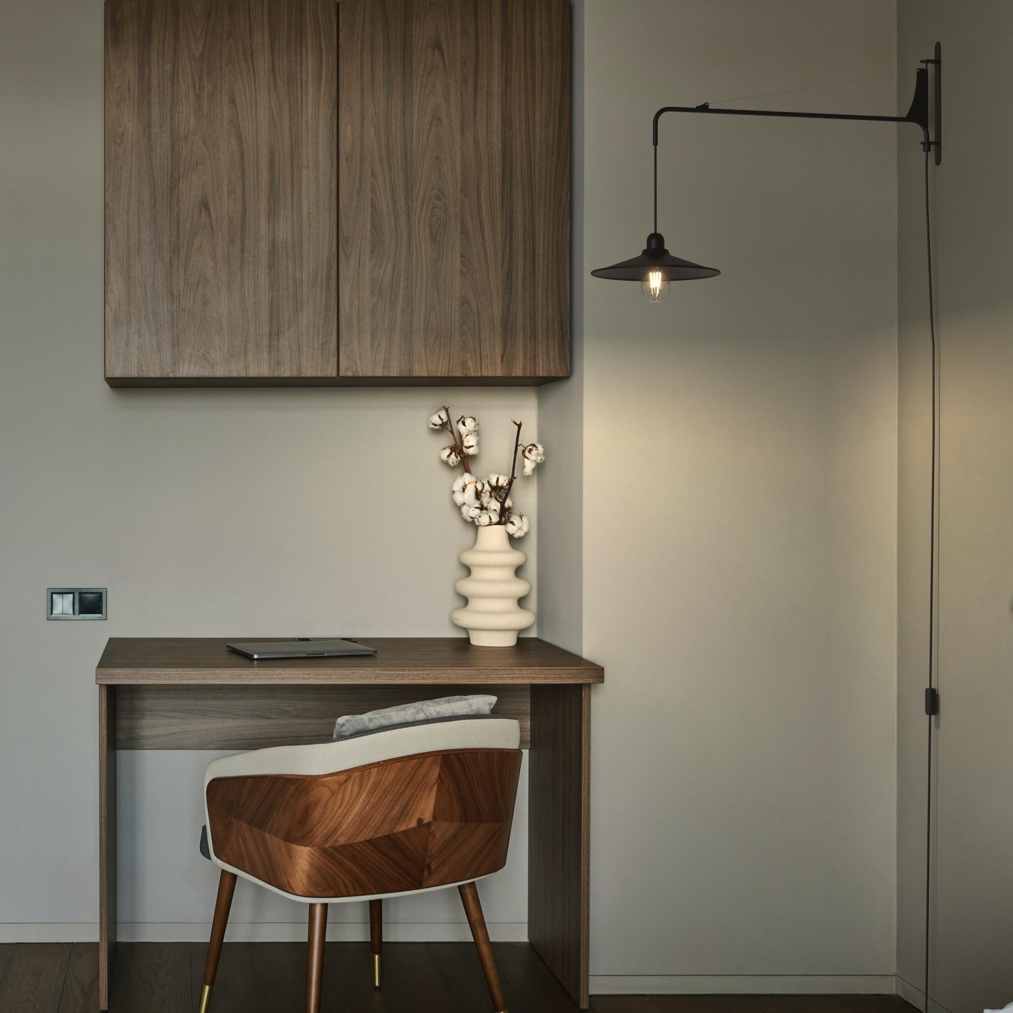 Aplique de pared orientable "PETTI" con cable y enchufe - E27