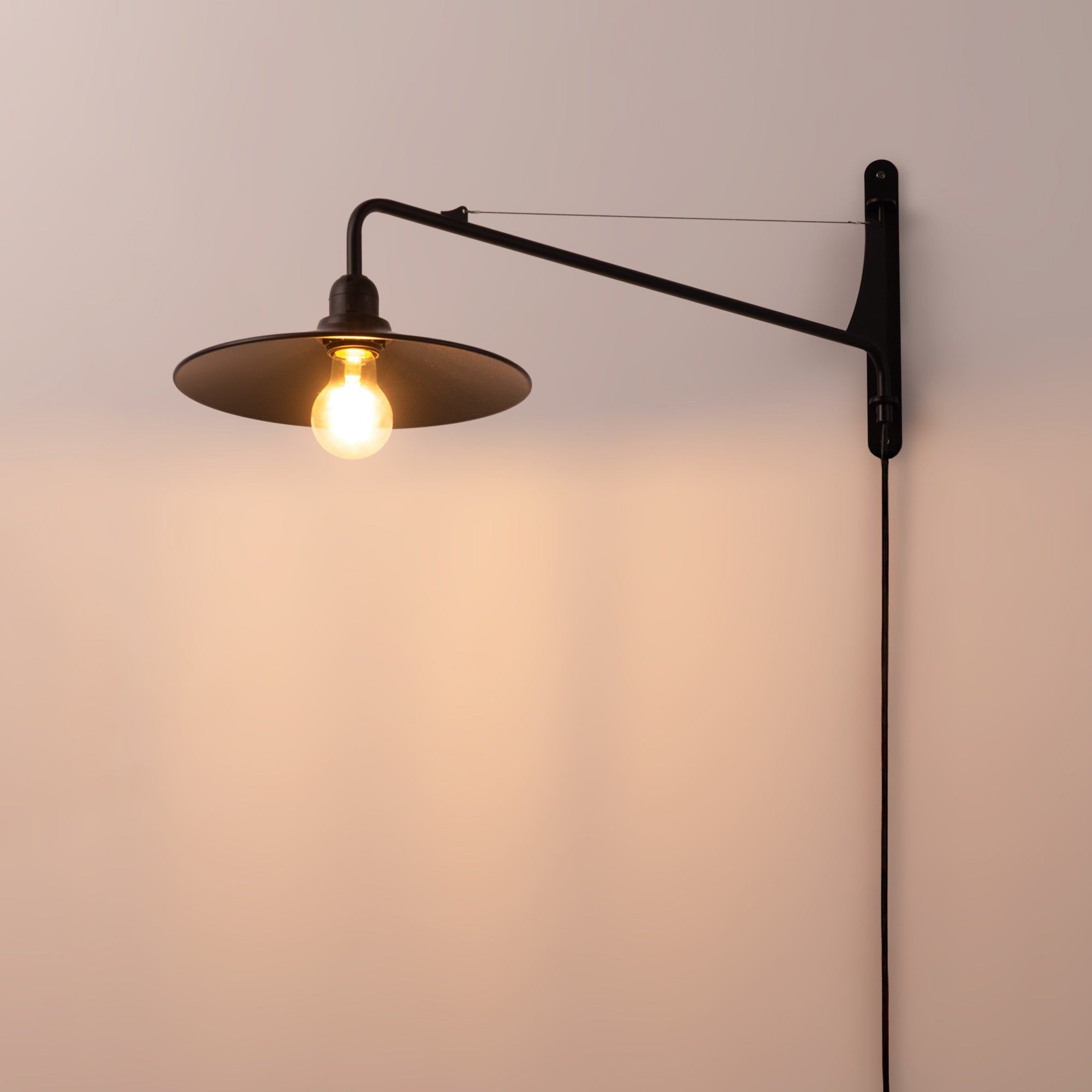 Aplique de pared orientable "PETTI" con cable y enchufe - E27