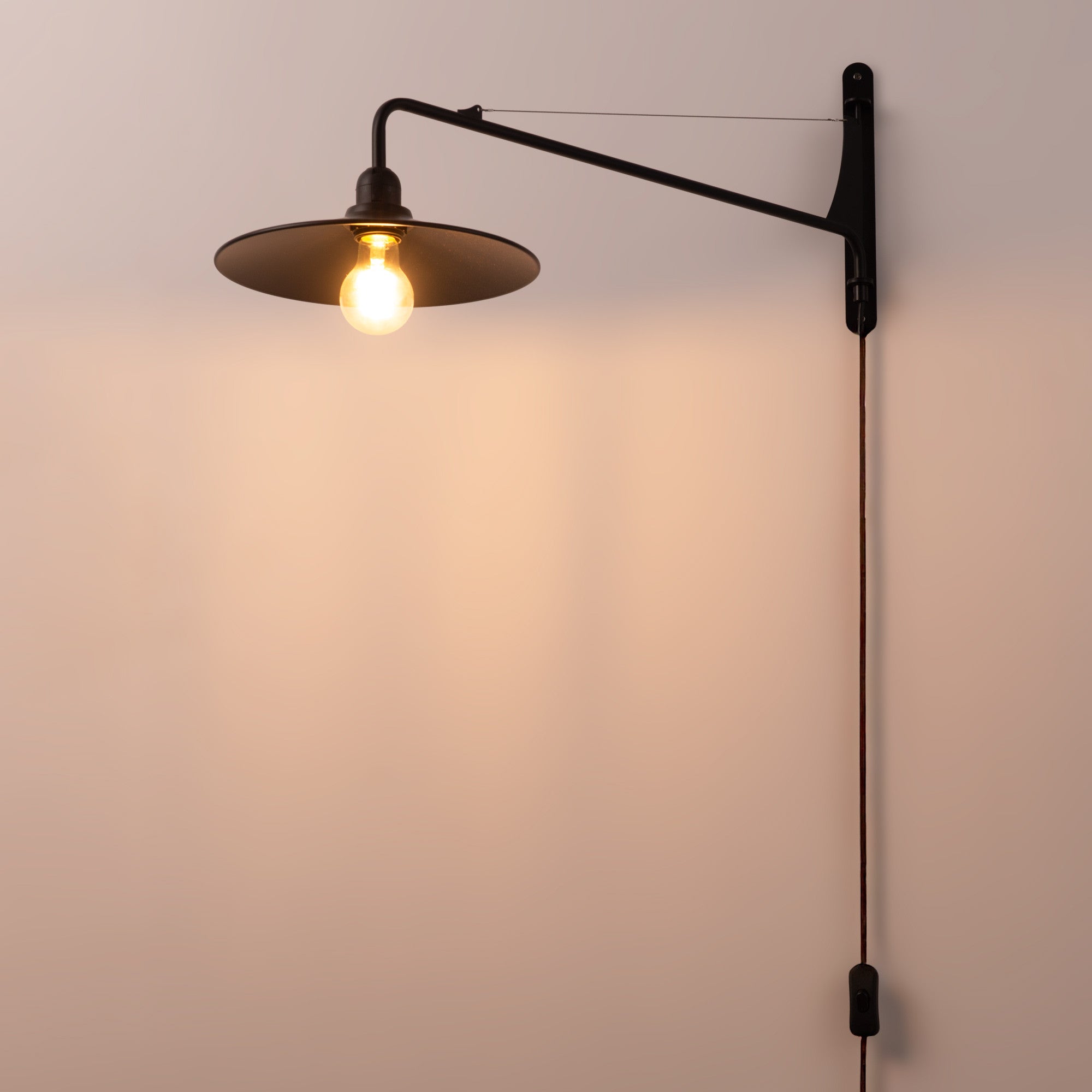 Aplique de pared orientable "PETTI" con cable y enchufe - E27