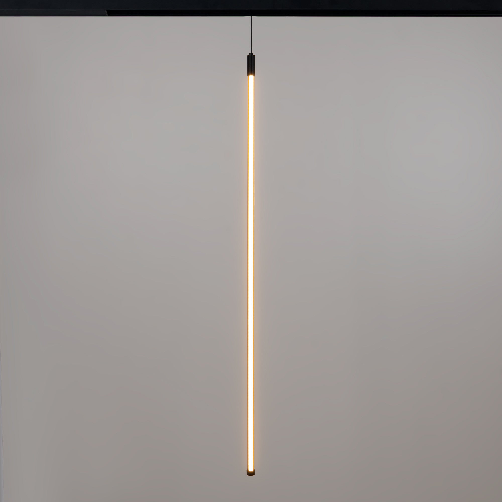 Lámpara colgante LED vertical para carril magnético - 48V - 18W - 2800K - Negra