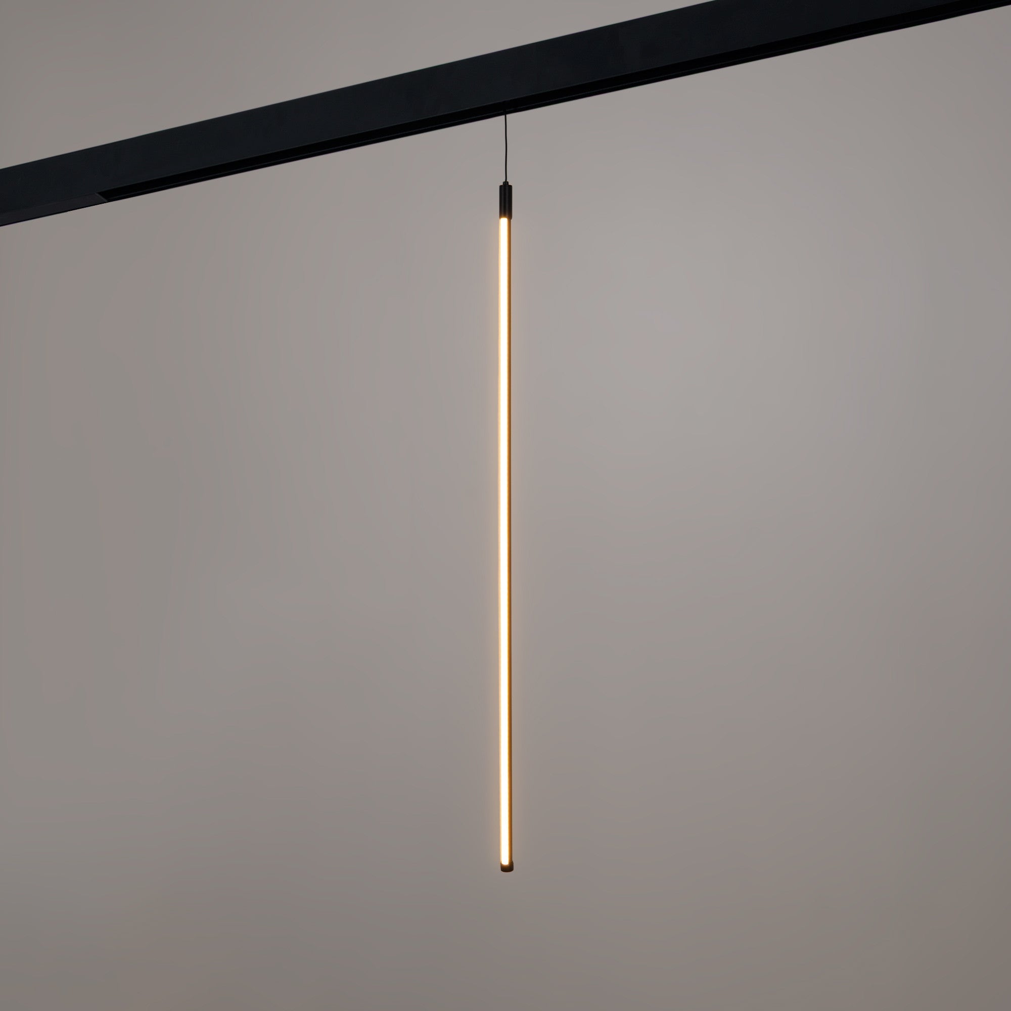 Lámpara colgante LED vertical para carril magnético - 48V - 15W - 2800K - Negra