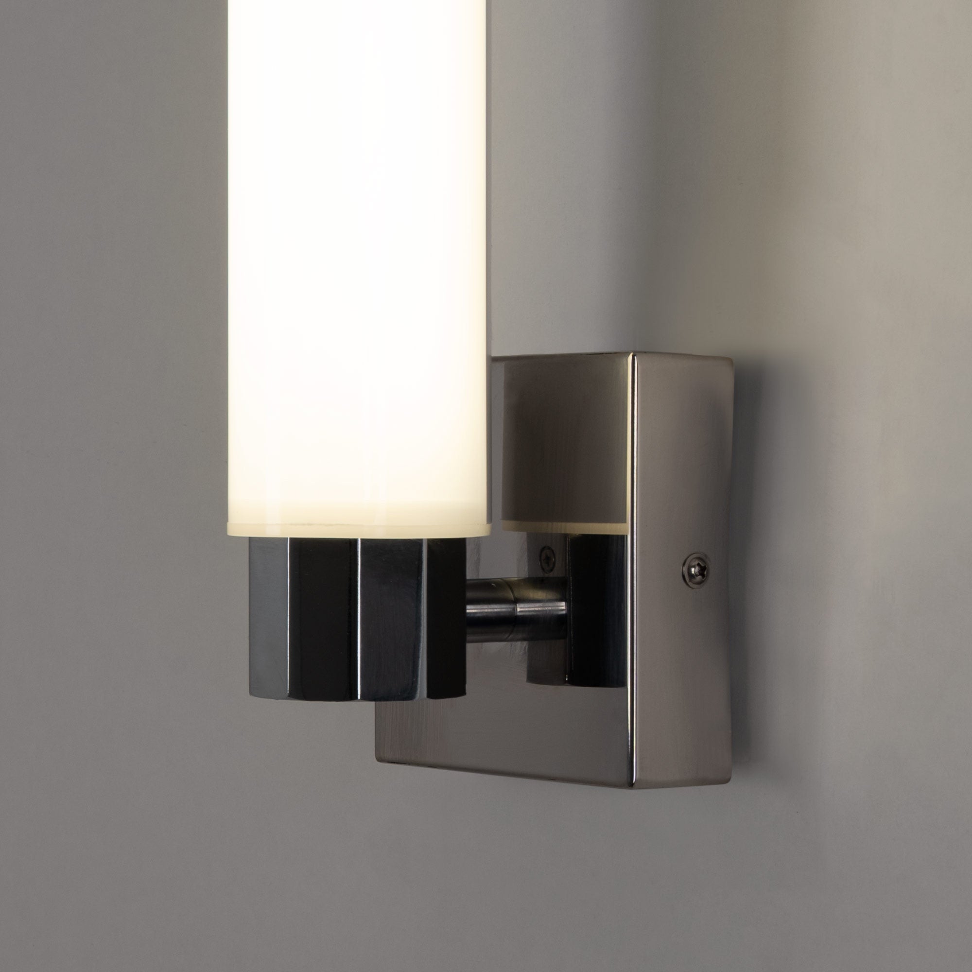 Aplique LED tubular para baño - 4W - 320lm - IP44