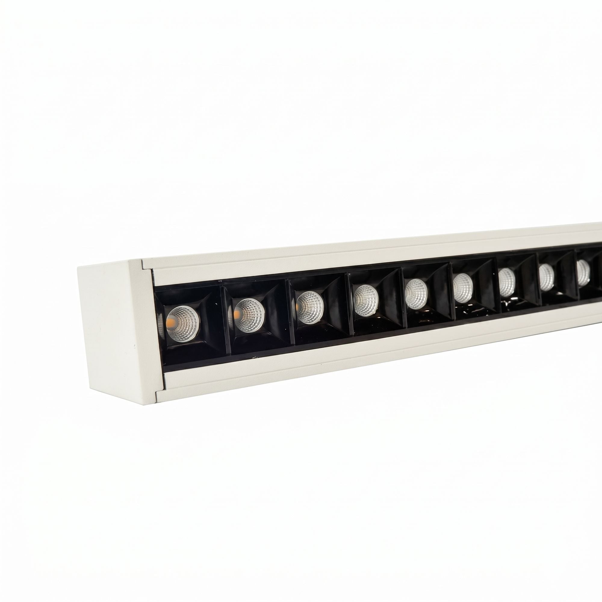 Luminaria  colgante lineal LED 30W 120cm 2750lm de bajo UGR16