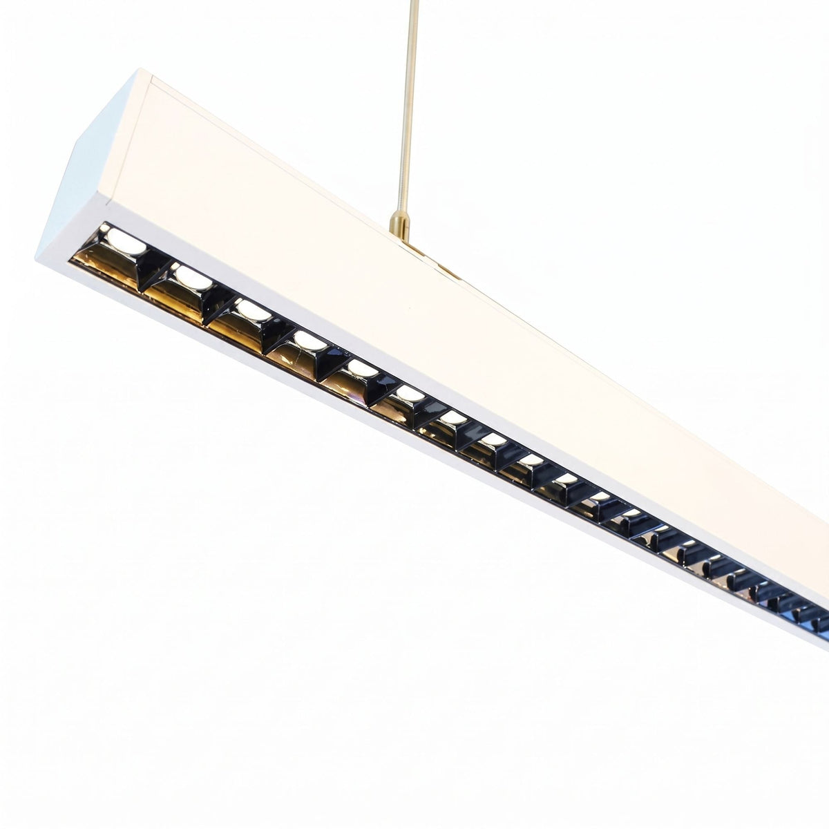 Luminaria  colgante lineal LED 30W 120cm 2750lm de bajo UGR16