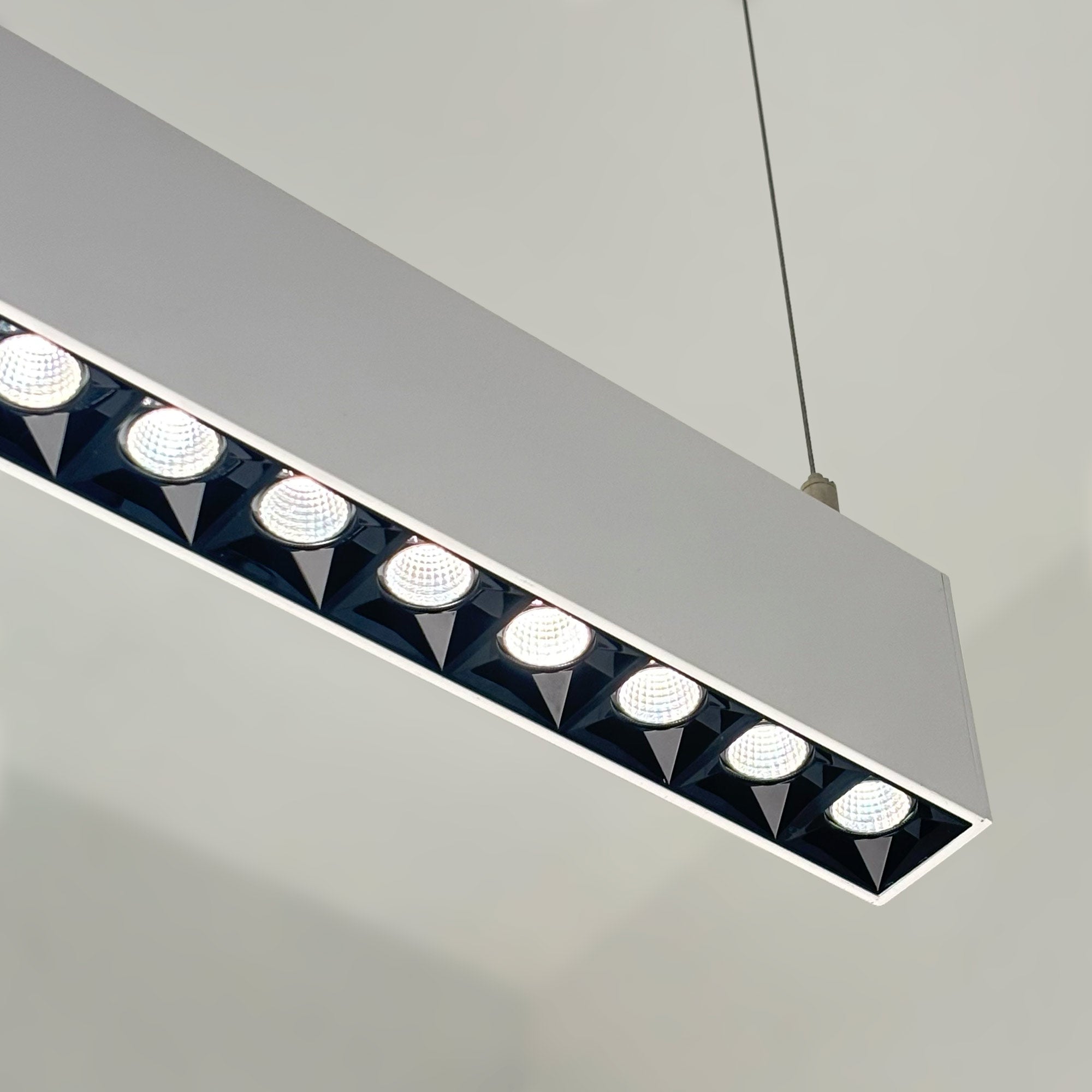 Luminaria lineal LED CCT - Suspensión/superficie - Potencia ajustable 20W/30W/40W - 120cm - UGR 17