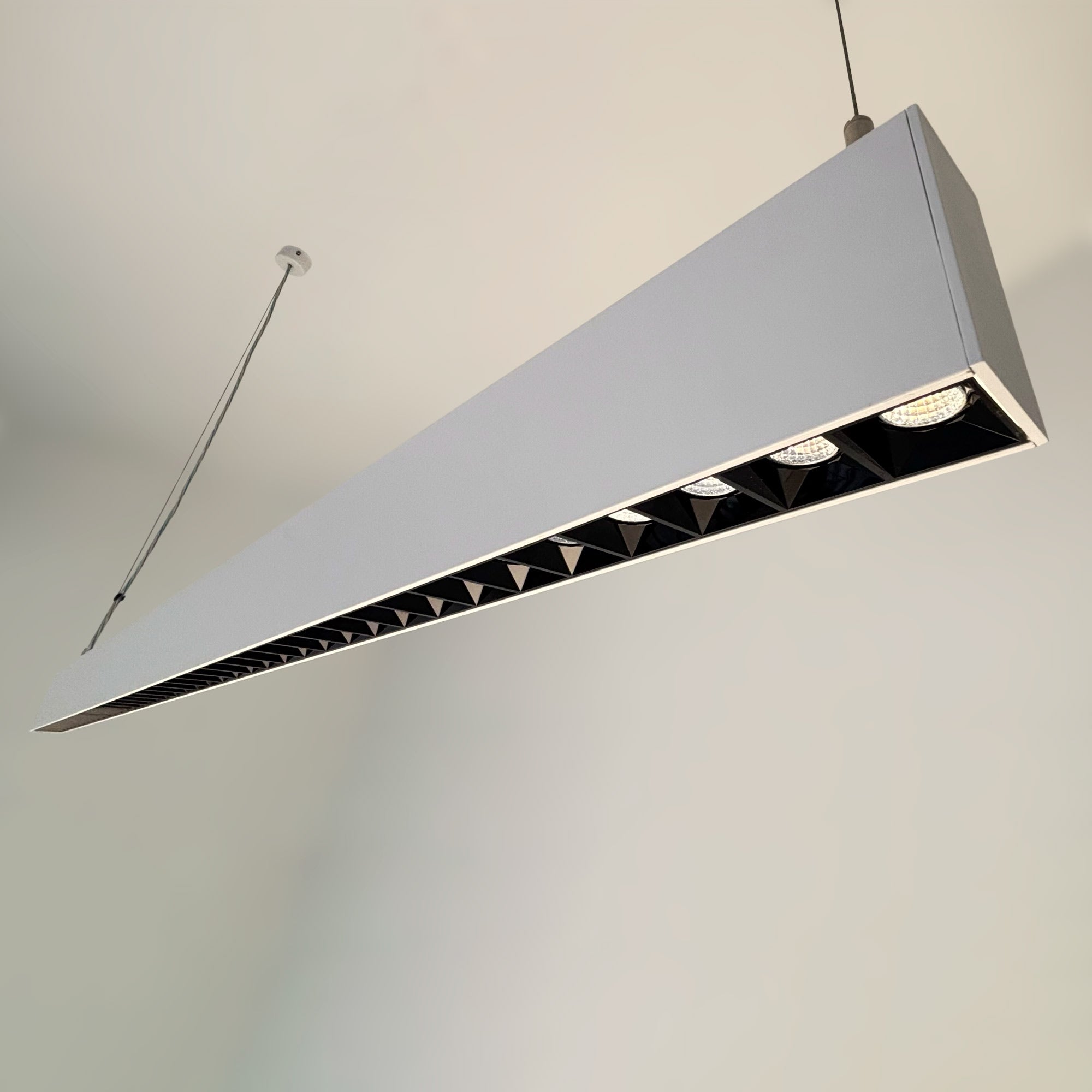 Luminaria lineal LED CCT - Suspensión/superficie - Potencia ajustable 20W/30W/40W - 120cm - UGR 17