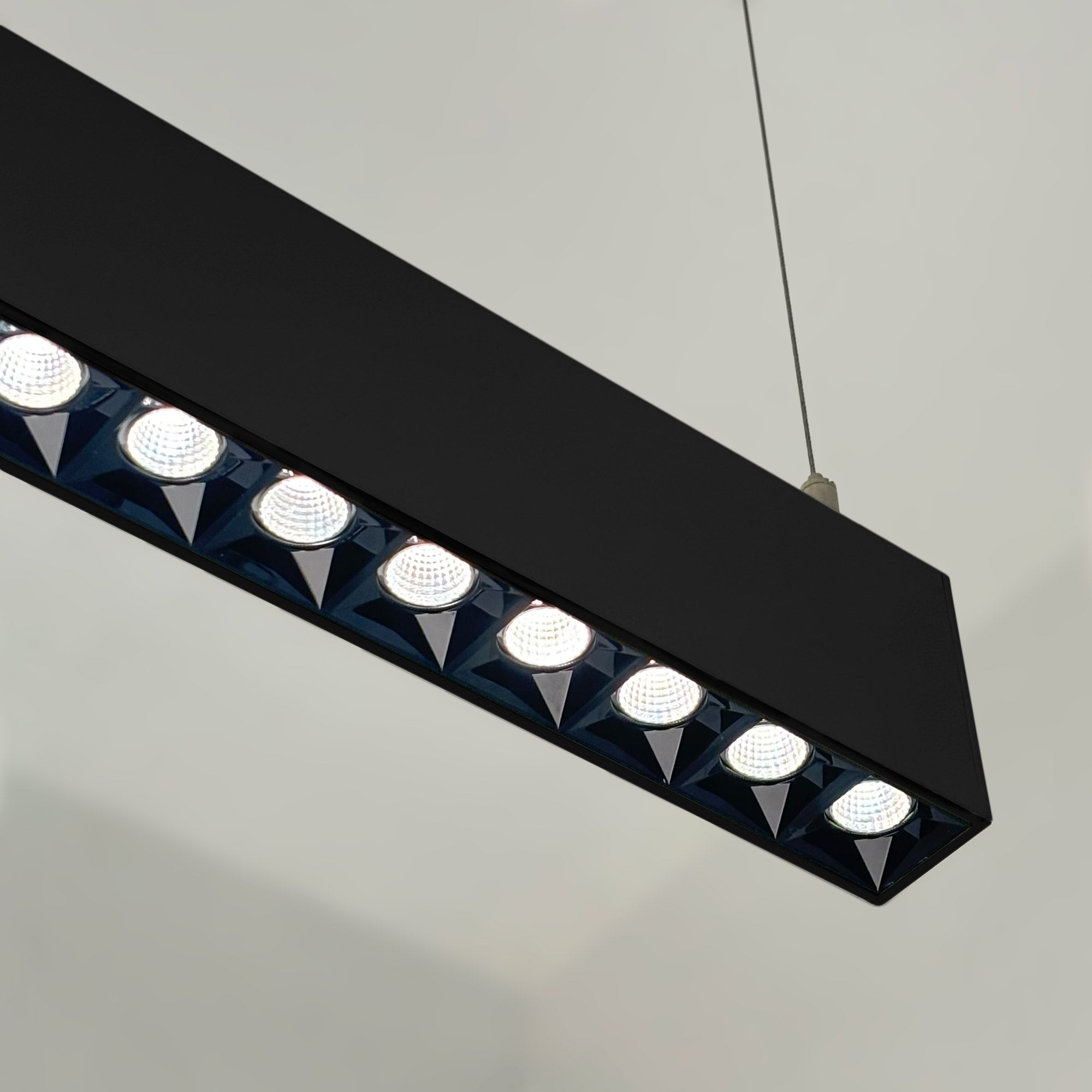 Luminaria lineal LED CCT - Suspensión/superficie - Potencia ajustable 20W/30W/40W - 120cm - UGR 17