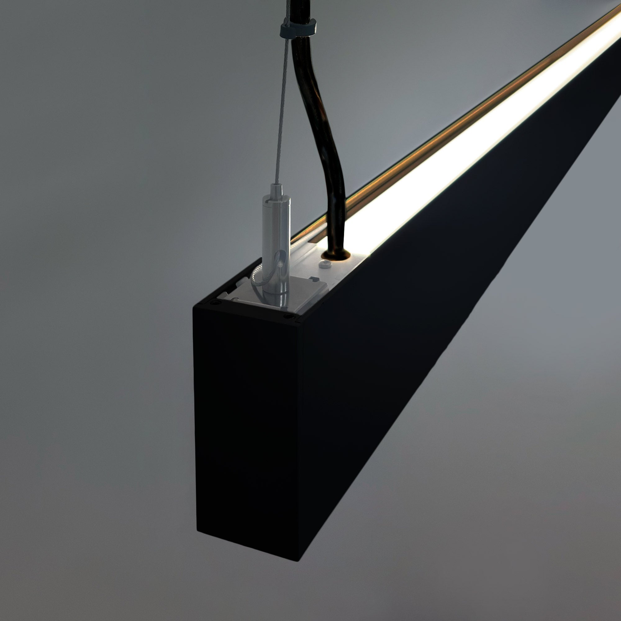 Luminaria lineal LED CCT - Bidireccional - Suspensión - Potencia ajustable 20W/30W/40W - 120cm - UGR 19