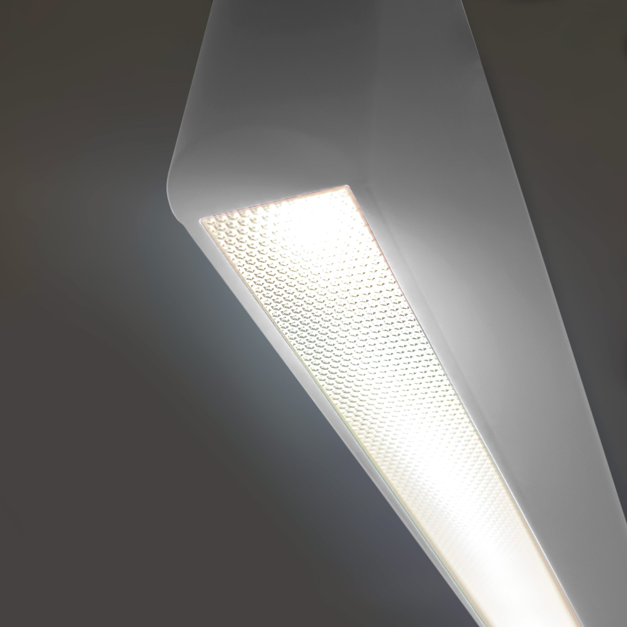Luminaria lineal LED CCT - Suspensión - Potencia ajustable 20W/30W/40W - 120cm - UGR 19