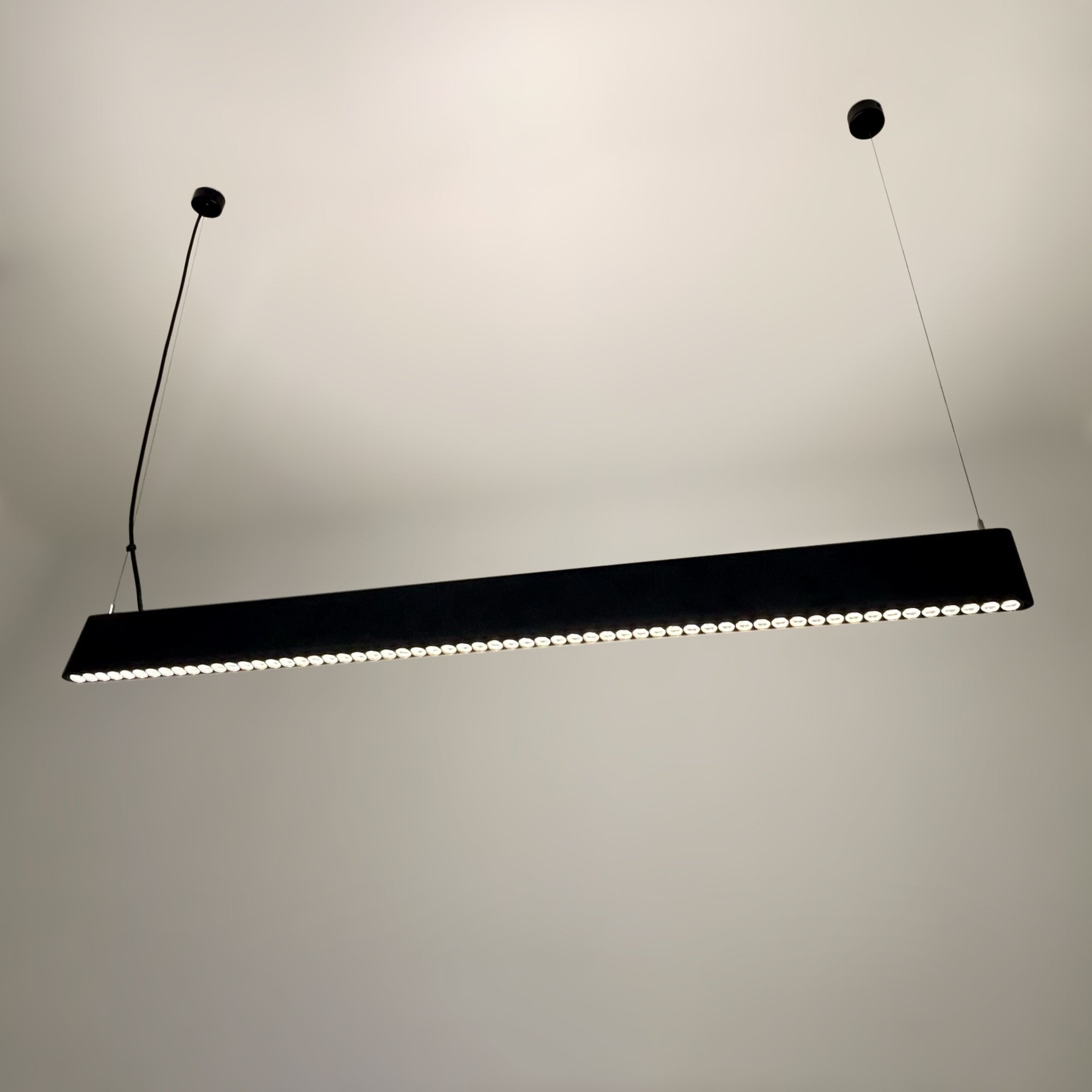 Luminaria lineal LED CCT - Suspensión - Potencia ajustable 20W/30W/40W - 120cm - UGR 17
