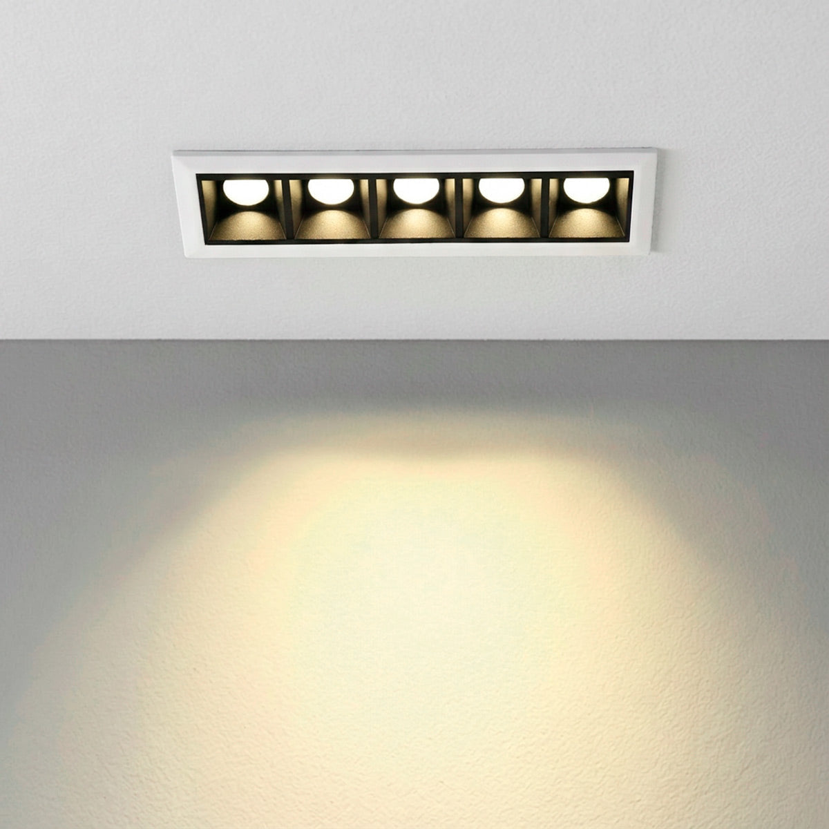 Foco lineal LED empotrable 7W - UGR18 - CRI90 - Driver LIFUD