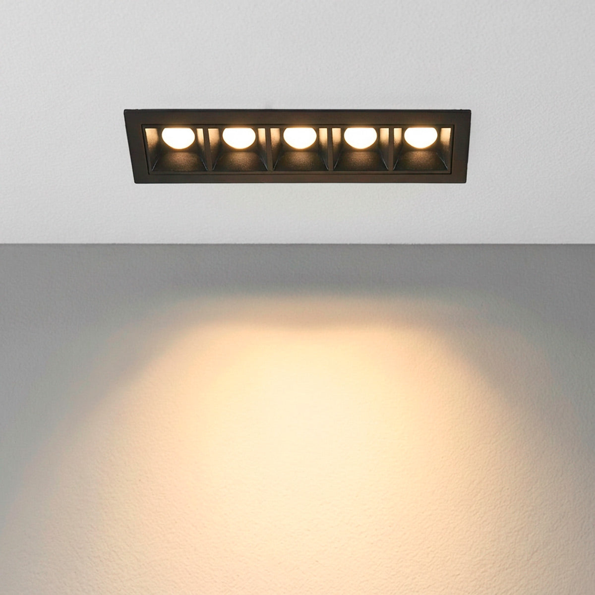 Foco lineal LED empotrable 7W - UGR18 - CRI90 - Driver LIFUD
