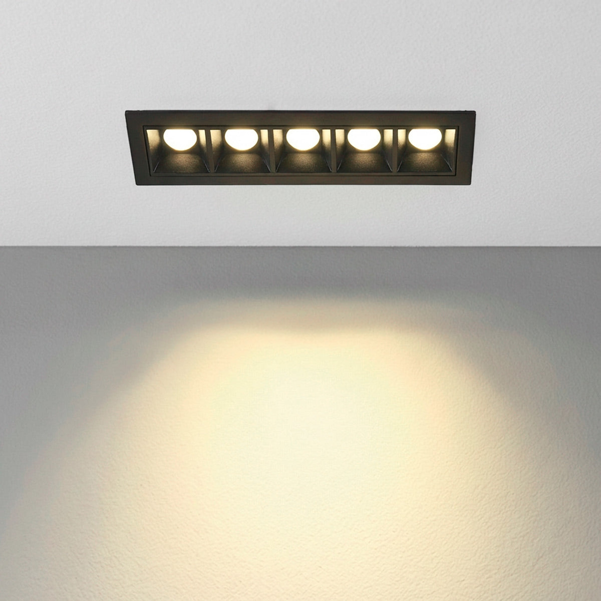 Foco lineal LED empotrable 7W - UGR18 - CRI90 - Driver LIFUD
