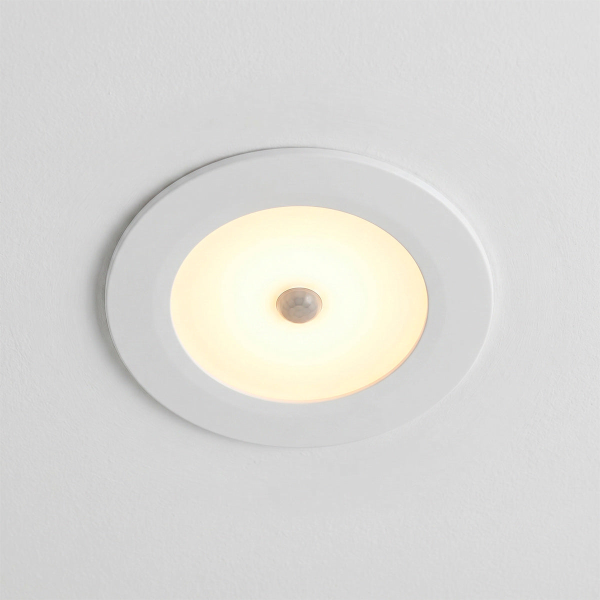 Downlight LED con sensor PIR "CLIO" - 8W - CCT - 700lm - Corte Ø85mm - IP54