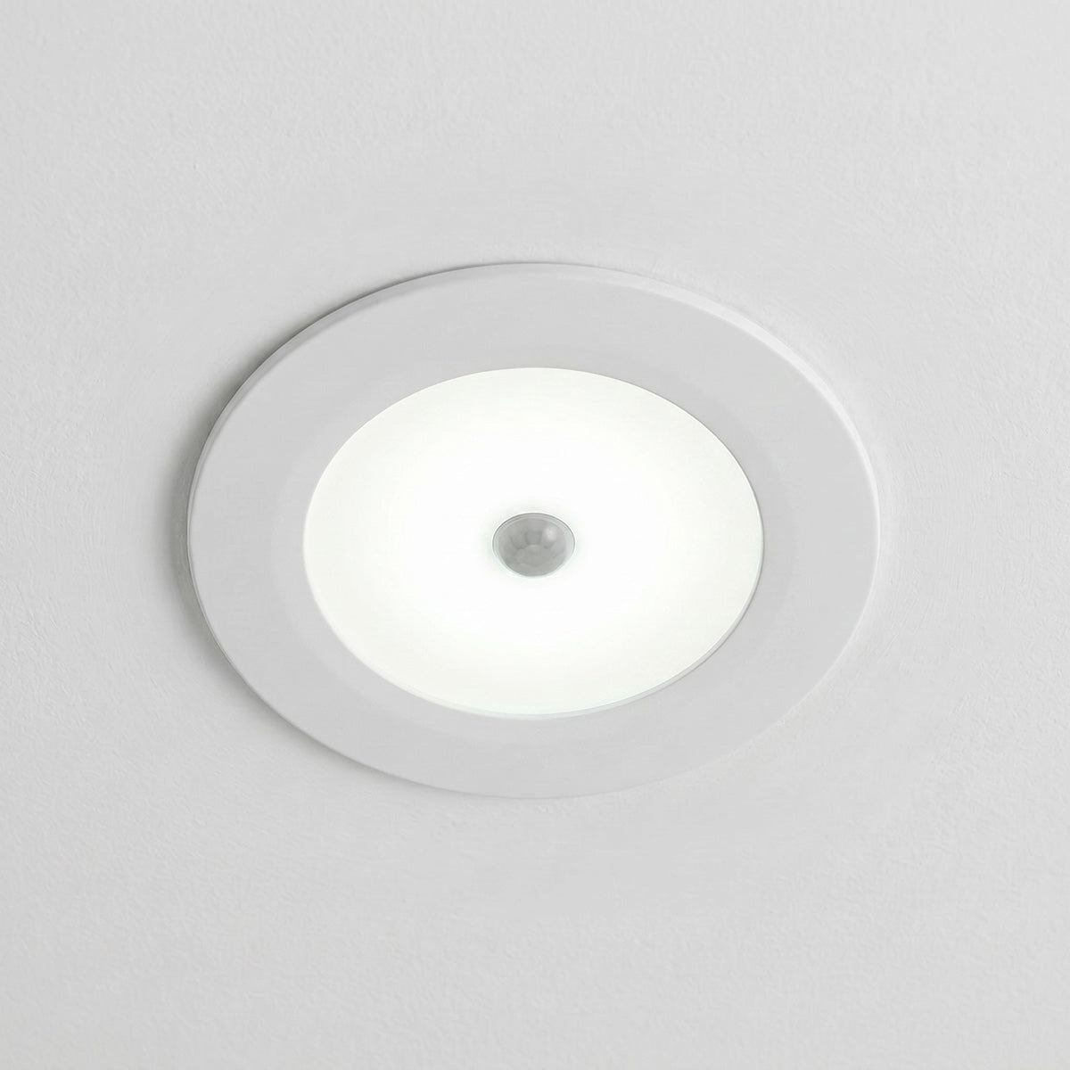 Downlight LED con sensor PIR "CLIO" - 8W - CCT - 700lm - Corte Ø85mm - IP54