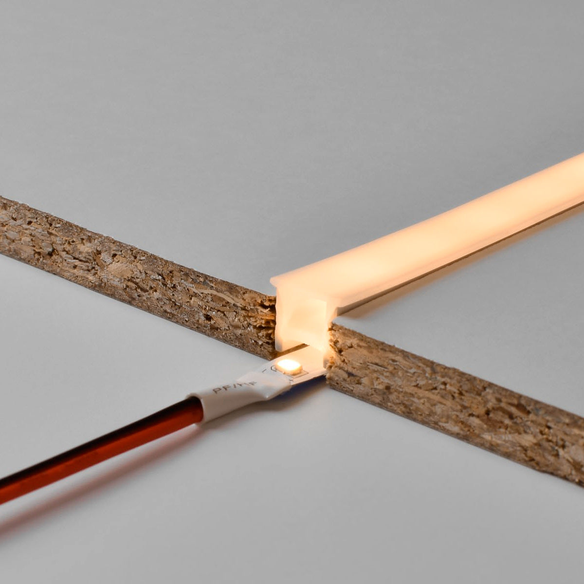 Funda de silicona flexible blanca - Tira LED a neón - 10x10 mm - Curvatura vertical - Empotrable