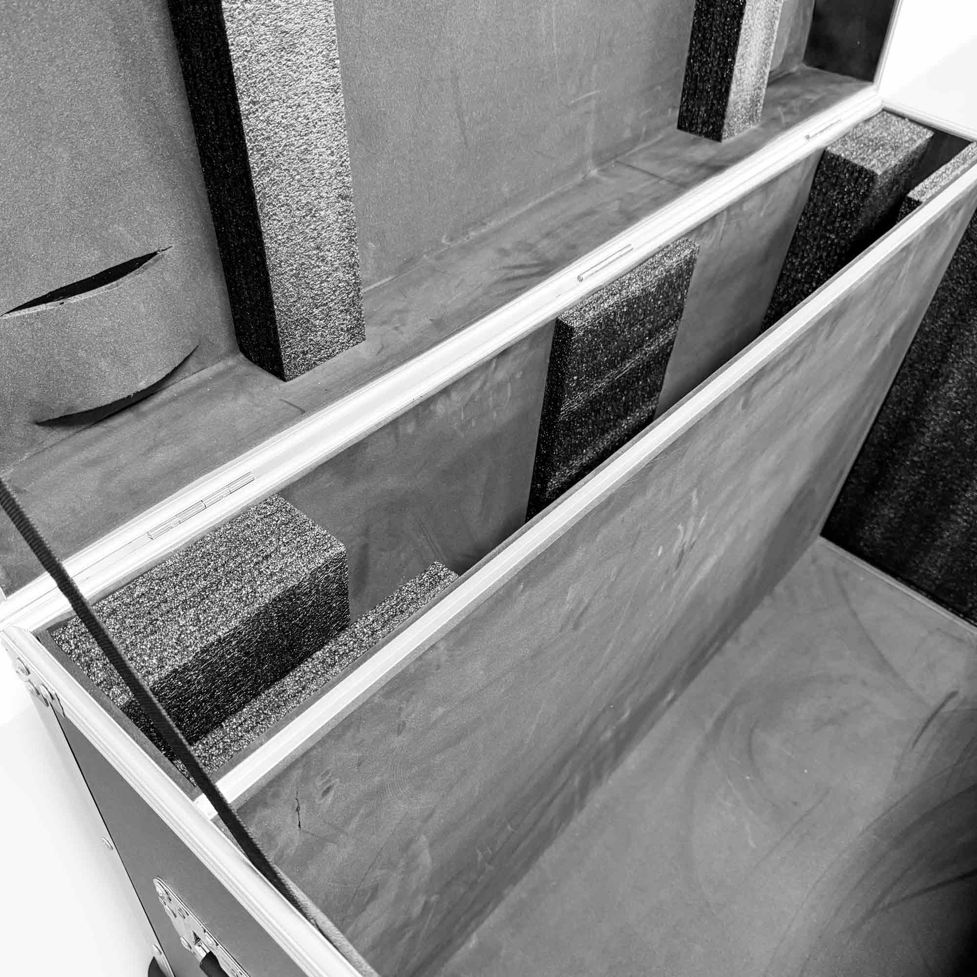Flight Case para Digital Kiosk 43" DDT43 Base "K" - con Foam, Ruedas y Asas