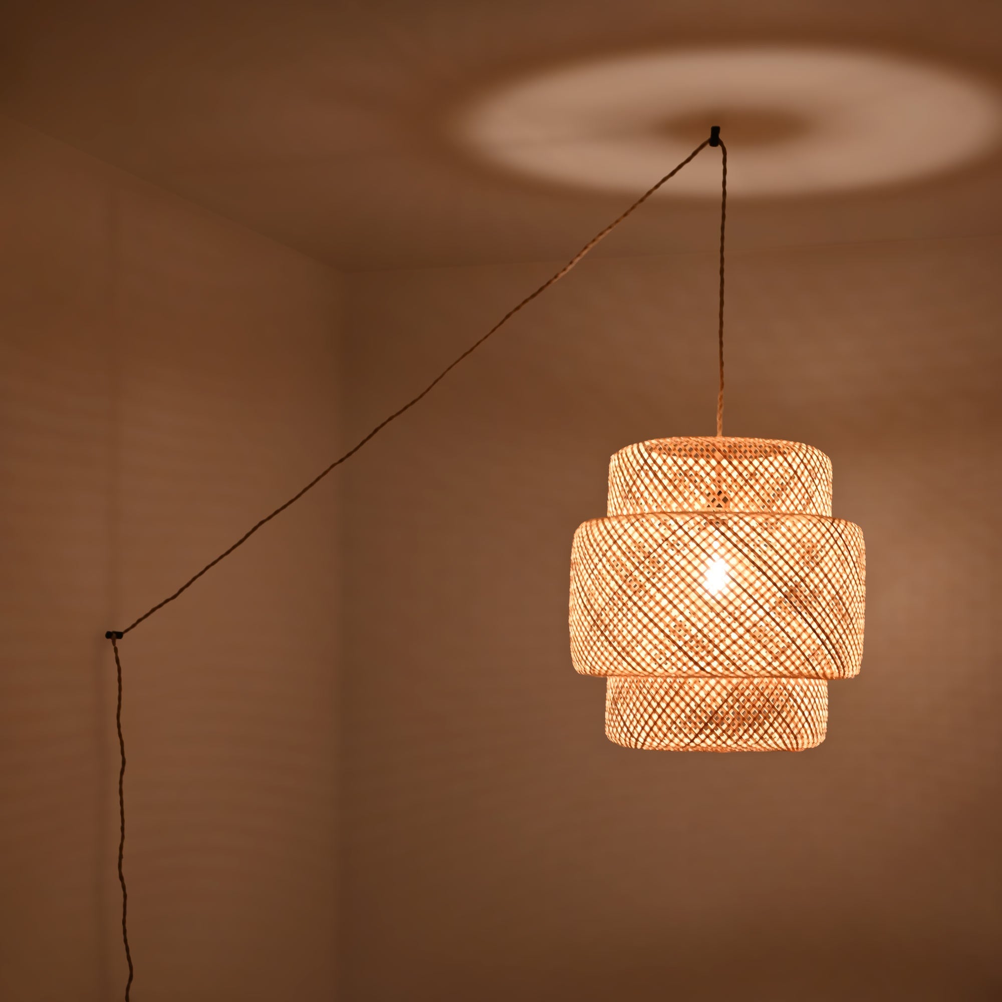 Lámpara colgante de mimbre "JENSEN" - Ø50cm - Con interruptor y enchufe - E27