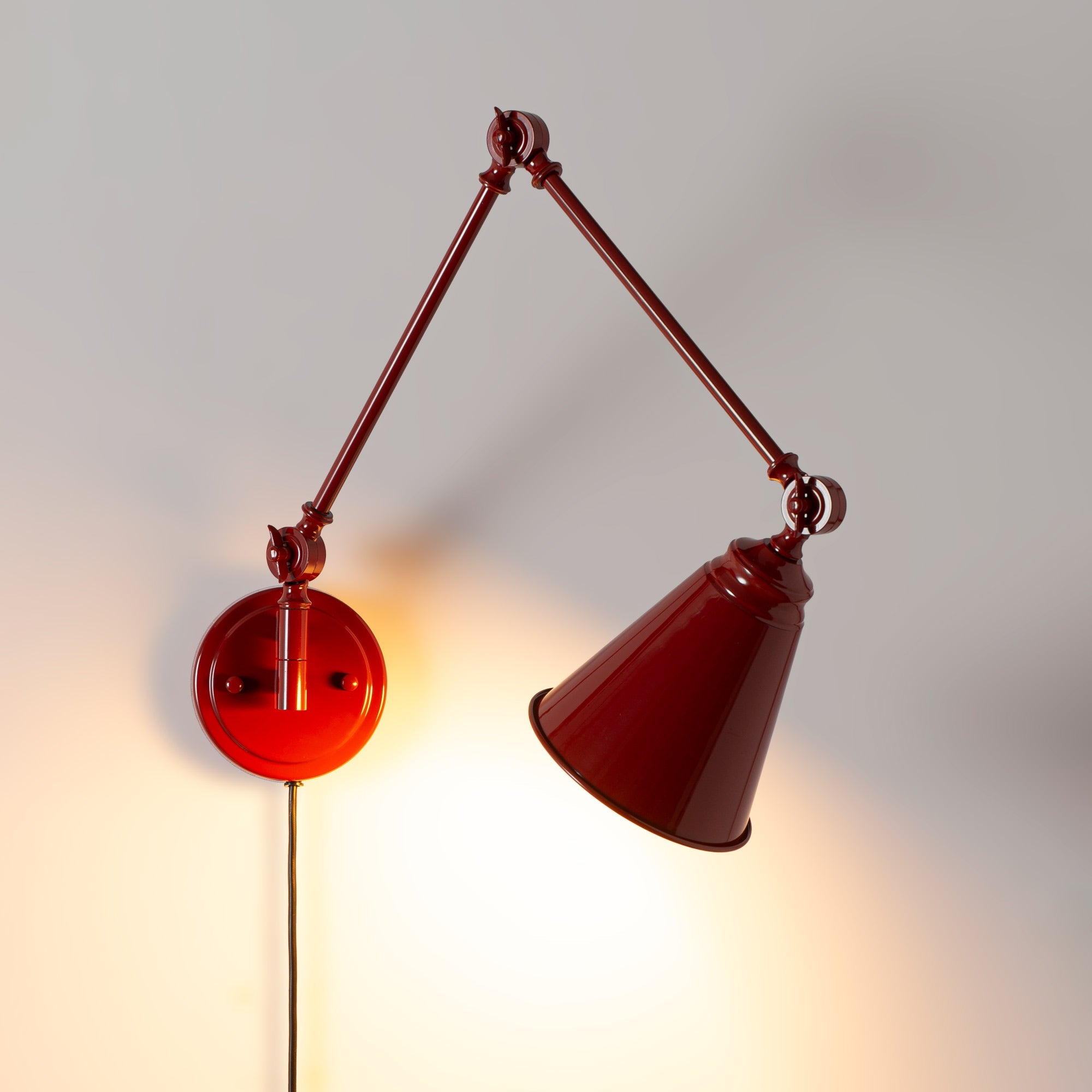 Aplique de pared vintage orientable con cable y enchufe "Tika"